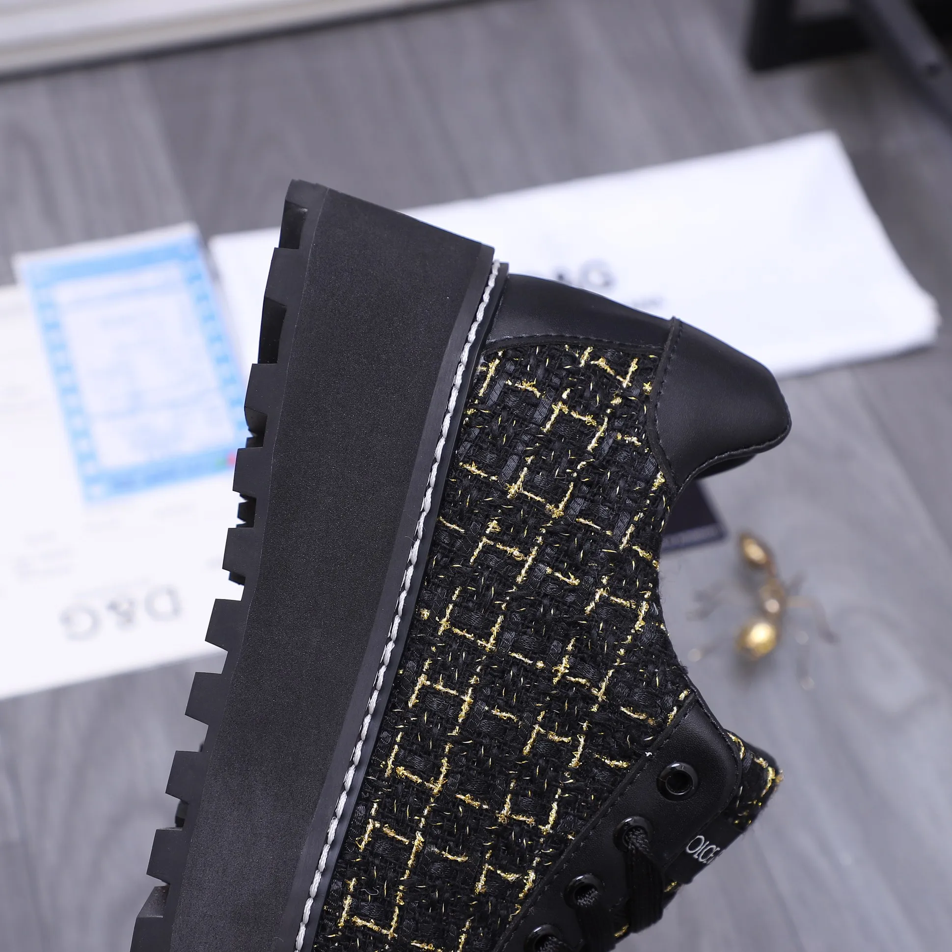 Men's shoes 💰442 Product trademark: DG (Dolce & Gabbana) casual shoes for couples. Regular size: 36-46 (45.46 is custom-made and non-returnable). Product material: Selected terry stitching cowhide upper, leather lining, cowhide insole, non-slip rubber outsole